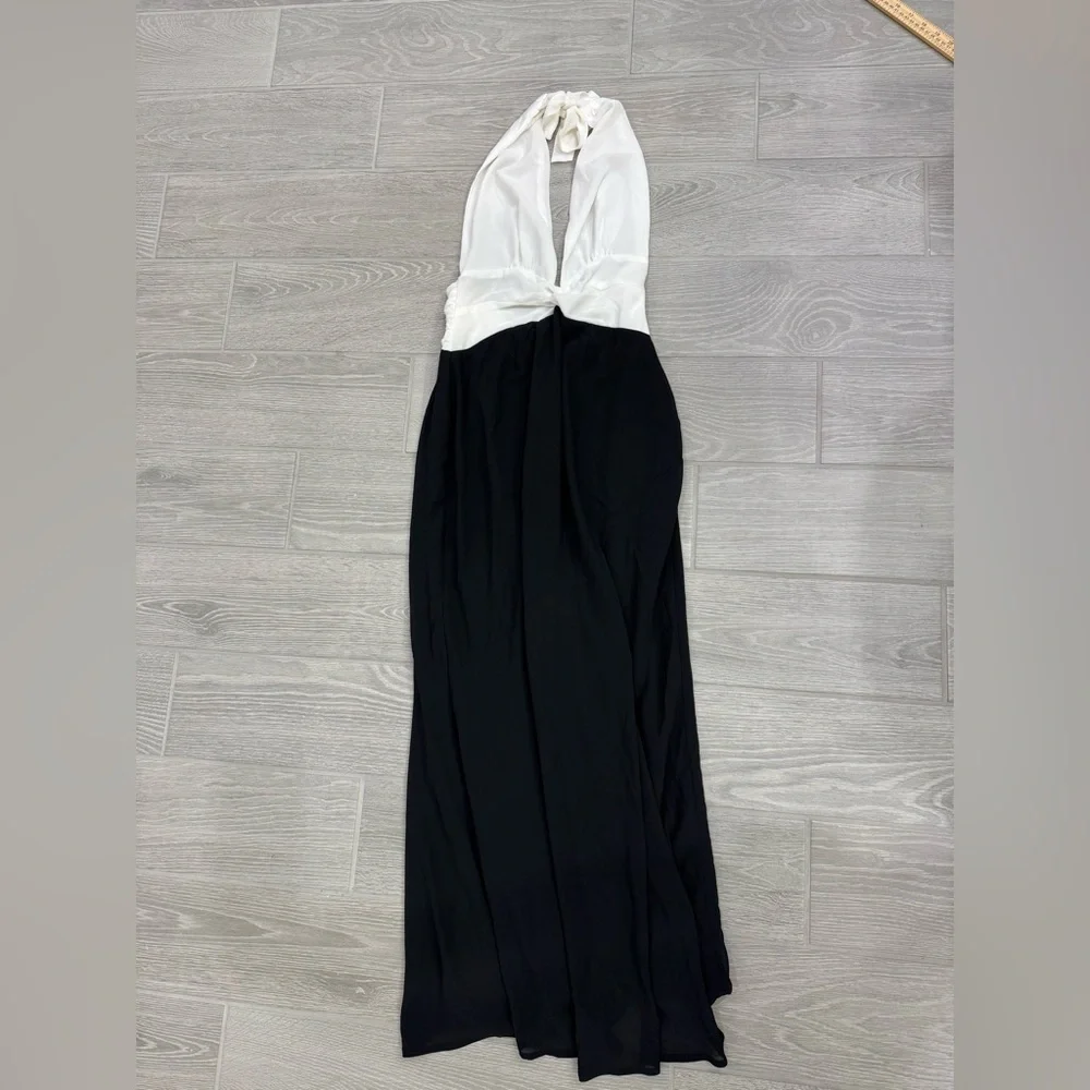 RUNAWAY THE LABEL Tenaya Plunge V Neck Maxi Dress Black White Size Medium NWT - Picture 8 of 10